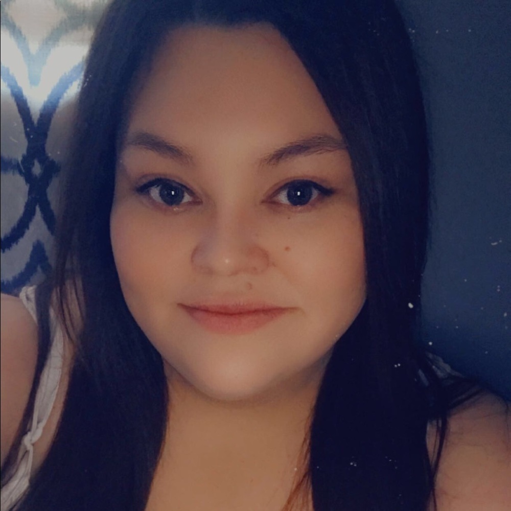 Meet your Posher, Alicia